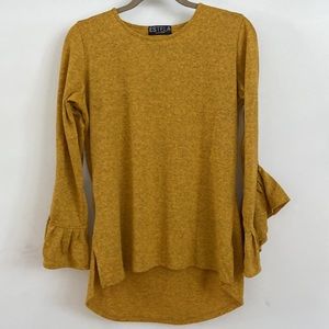 Bell sleeves light sweater. Size S - Never worn